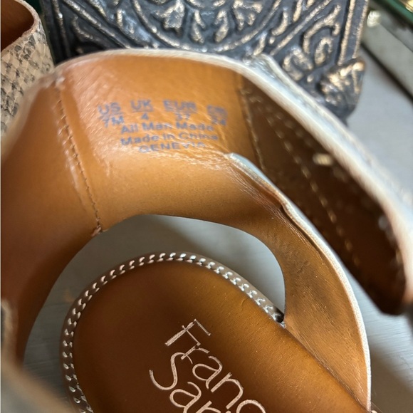 Franco Sarto Gray Gladiator-Inspired Sandals with Geometric Design - Picture 4 of 5